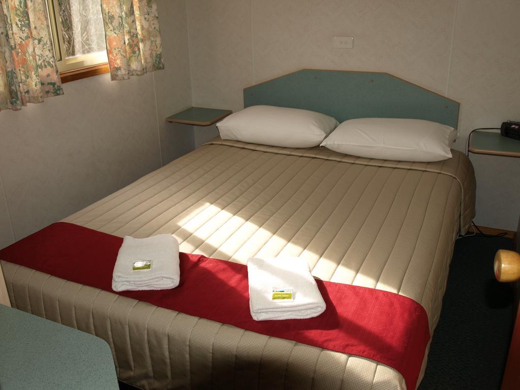 Cowra Holiday Park Szoba fotó