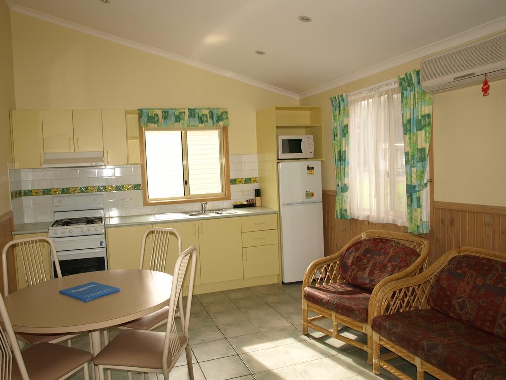 Cowra Holiday Park Szoba fotó